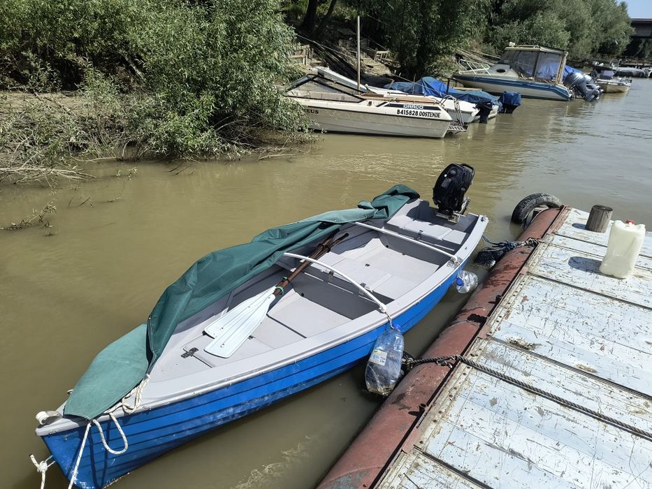 Barcă fibră sticlă