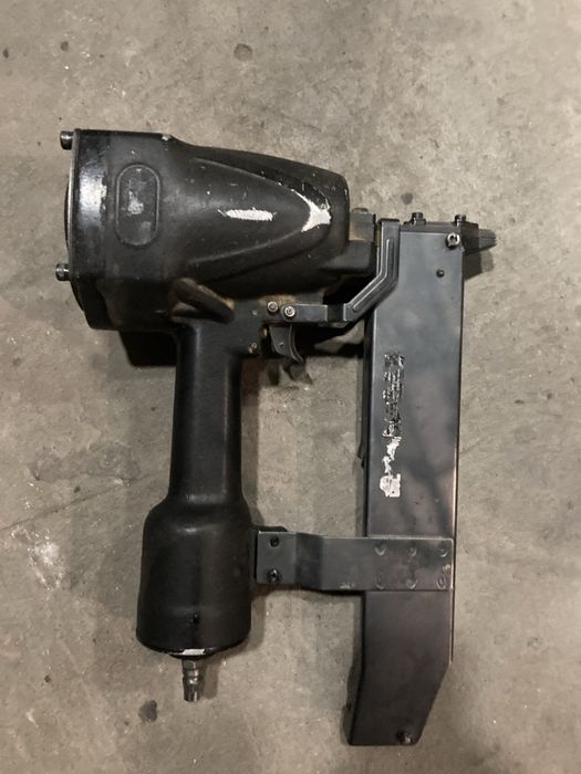 Скобозабивной пистолет