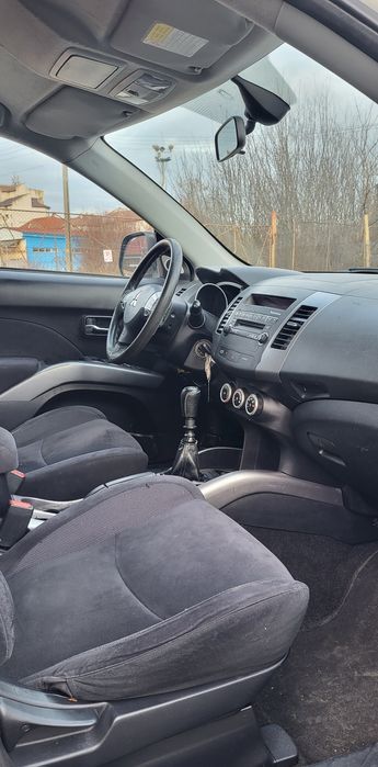 Mitsubishi Outlander 4×4  diesel 7 locuri