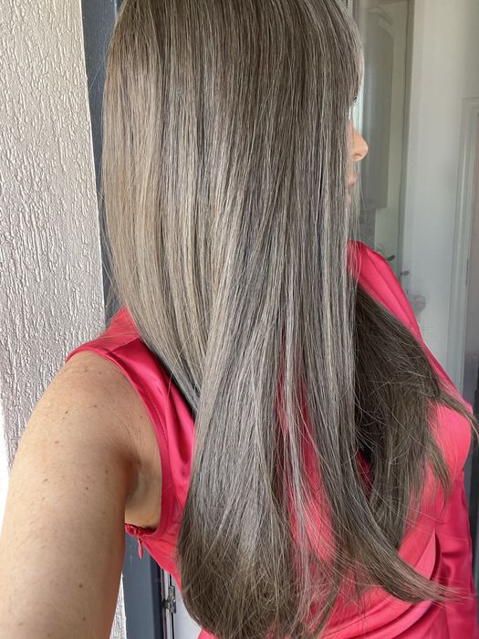 Peruca satena natural  , lunga, breton ajustabil+ spray peruci
