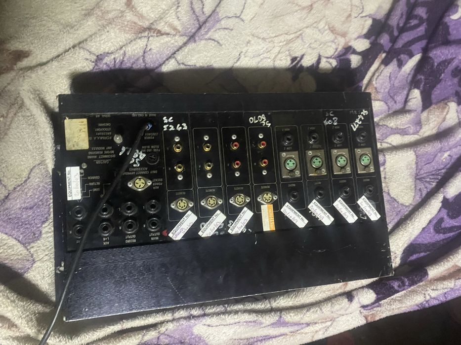 Se vinde mixer audio