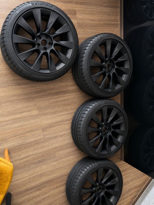 Set cauciucuri si jante tesla r20