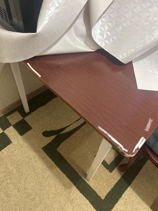 Стол и табуретки