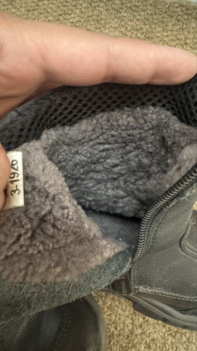 Продам зимнюю обувь детская