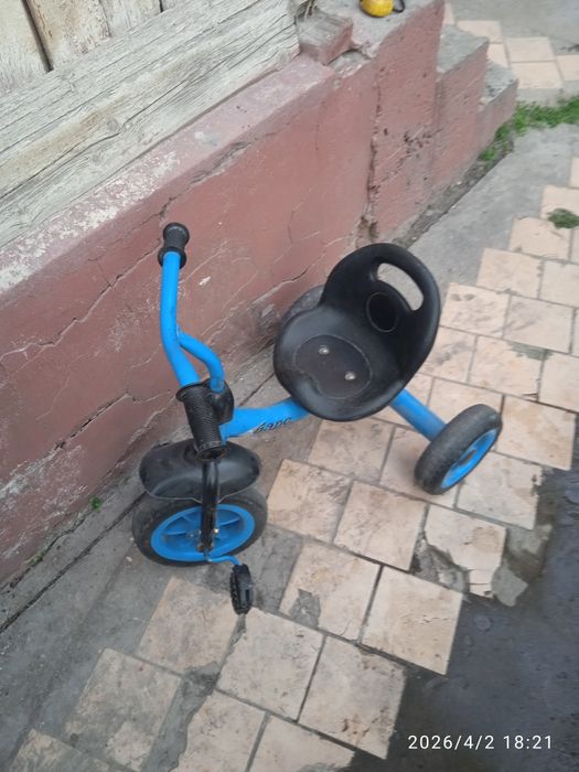 Велосипед трёхколёсный