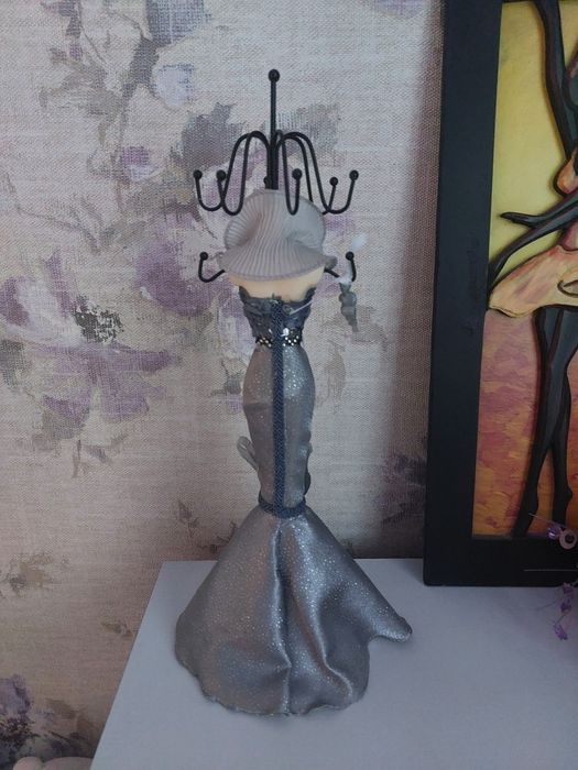 Красивая подставка для украшений