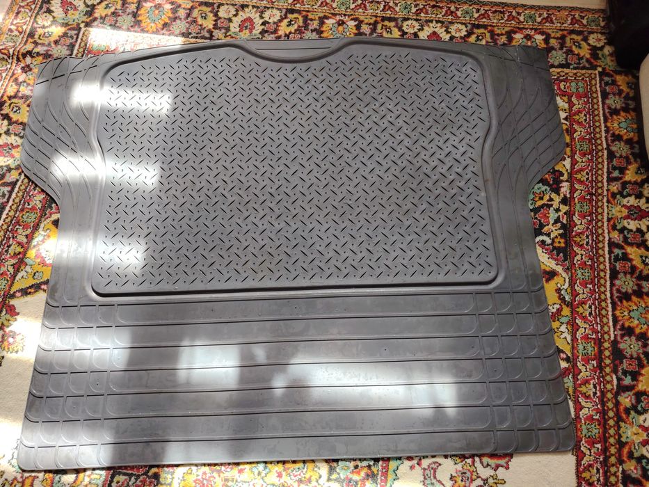 Продам автоковрик в багажник