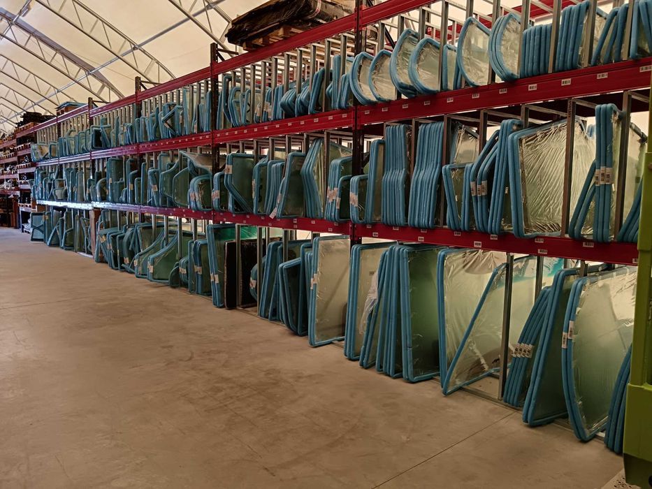 Parbriz/geam/luneta pentru Buldoexcavator Case