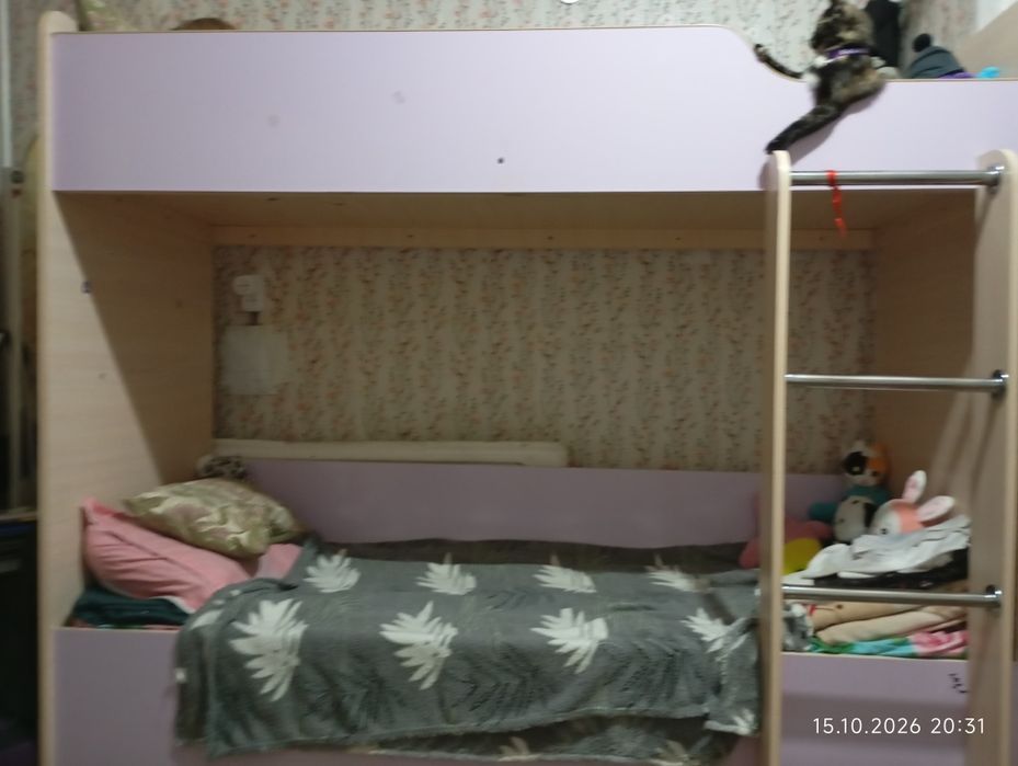 Двухяростную кровать