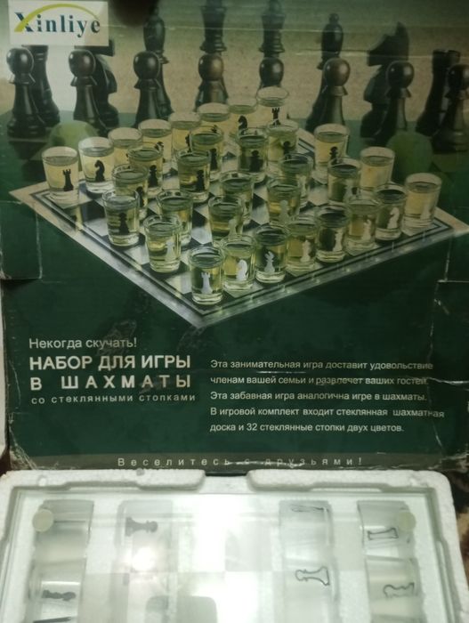 Набор рюмок для игры в шахматы