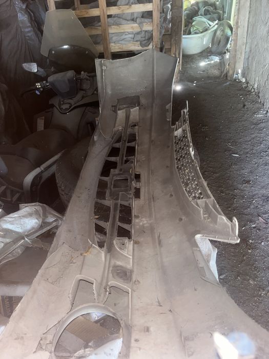 Передний Бампер Toyota estima