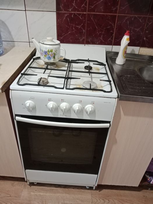 Продам газ плиту