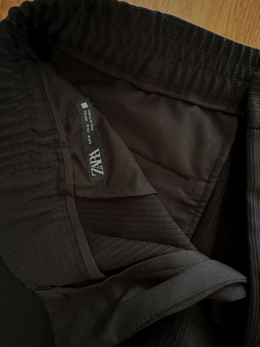 Черные вельветовые брюки Zara (Размер M)
