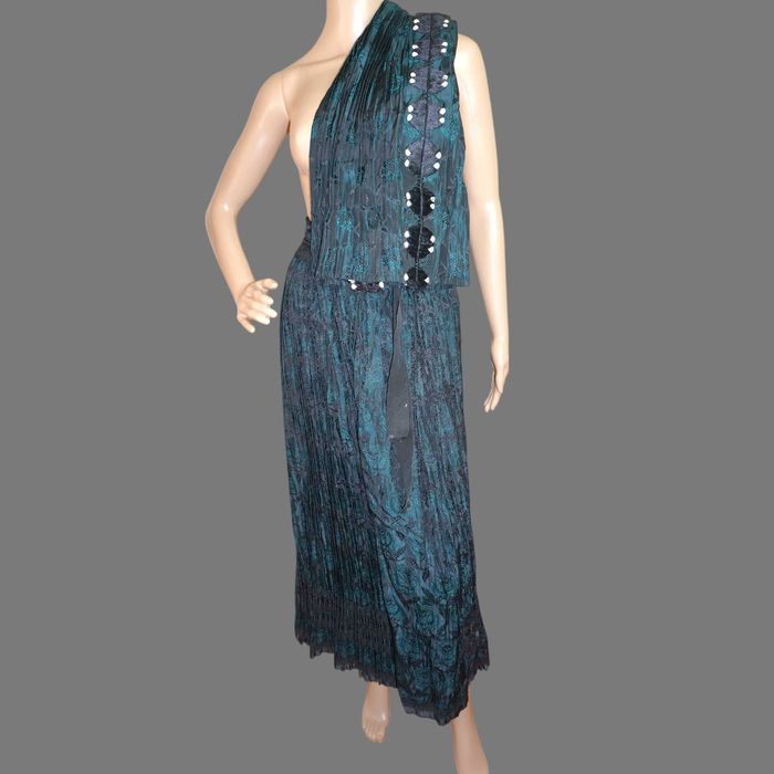 Zadie veche zona Cluj cu fusta de matase plisata, costum popular Cluj