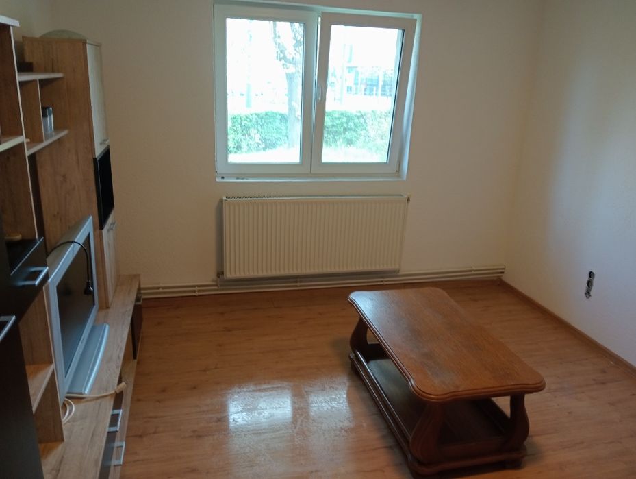 Închiriez apartament