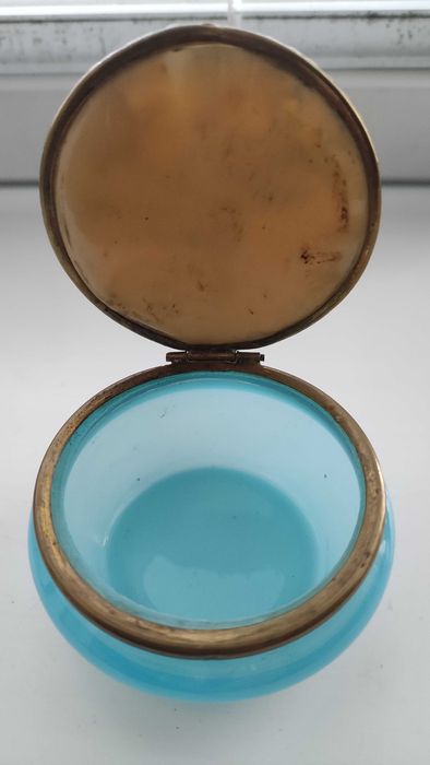 Кутийка за бижута и огледала