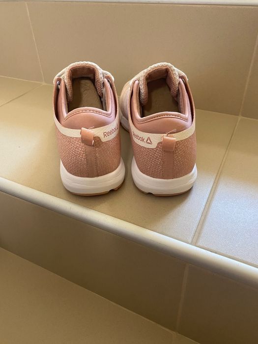 Дамски кецове и маратонки Nike Reebok