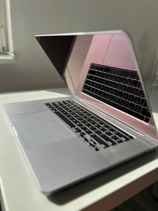 MacBook Pro 16” 2019 1TB SSD 2.4 GHz i9 64GB RAM Radeon Pro 5500