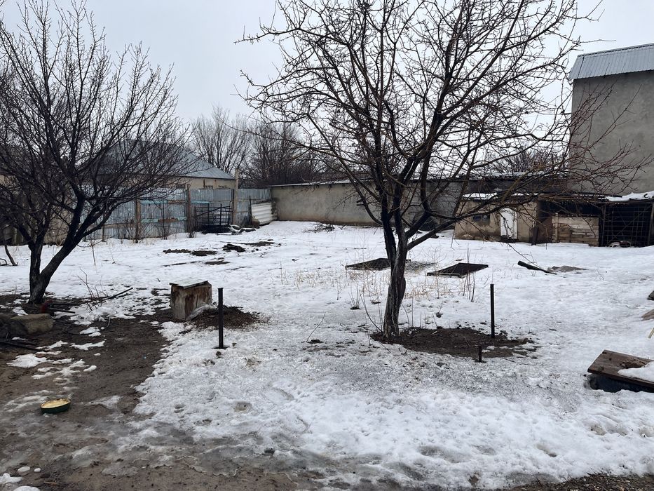 Үй сатылады.