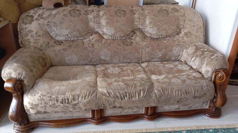 Диван и два кресла. Торг