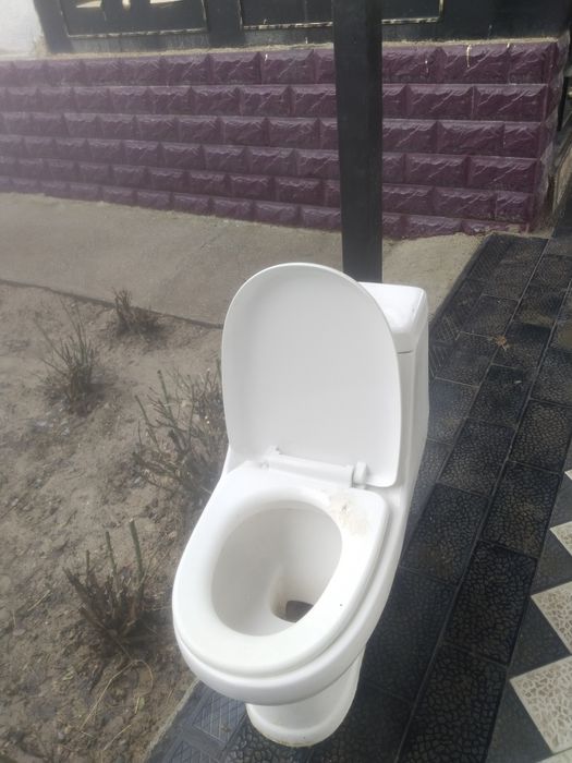 Сантехника унитаз