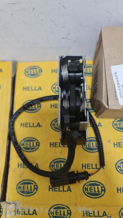 Broasca închidere capota VW Audi 5G1823509D Passat Golf Tiguan