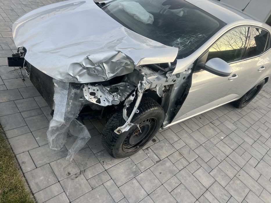 Renault megane 4 1.5dci automat usor avariat