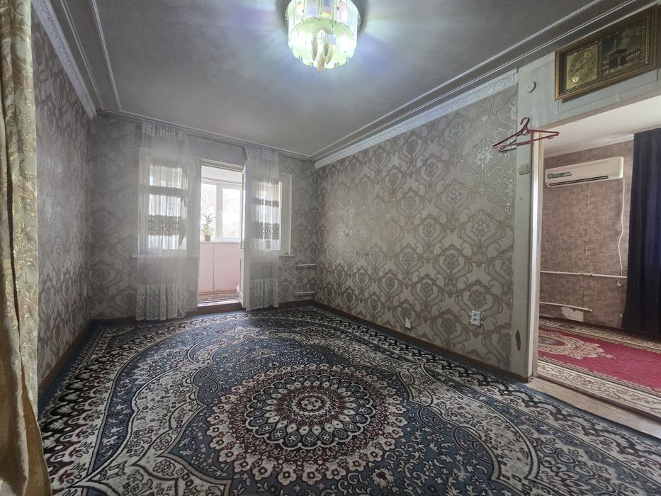 Zudlik bilan frunze massifda 2 xonali kvartira sotiladi