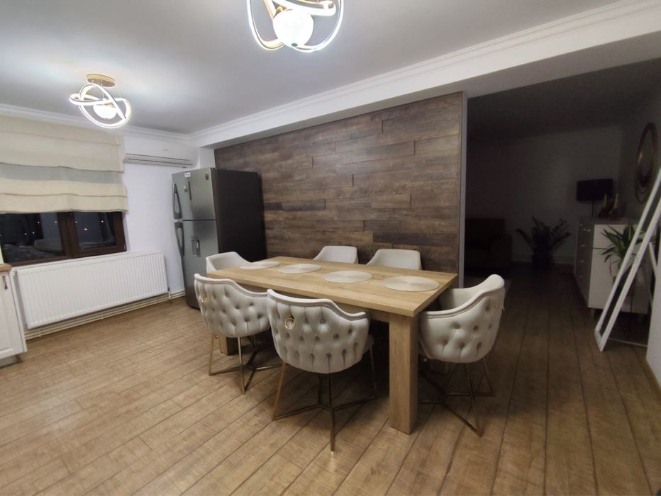 Vând apartament 4 camere