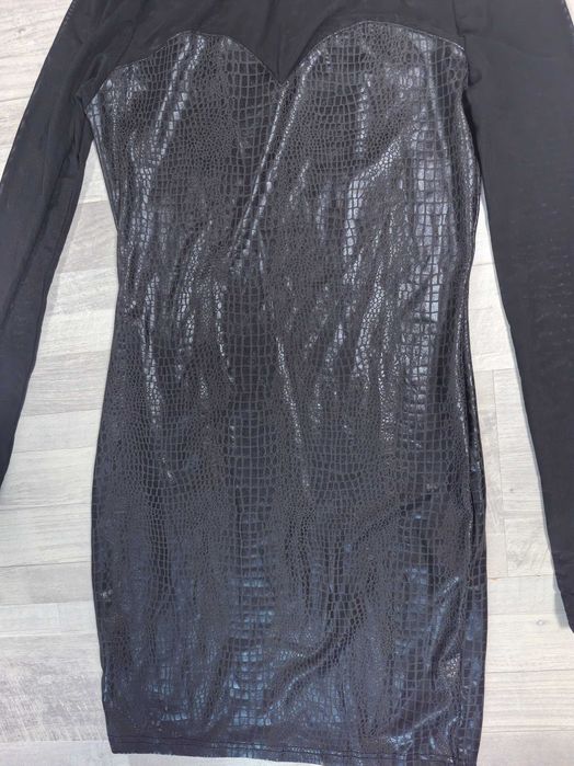 Черна змийска рокля