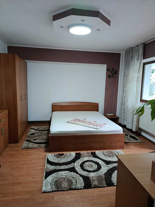 Inchiriez apt cu o camera 45mp in Strapungere Silvestru, decomandat, curat, complet dotat si mobilat