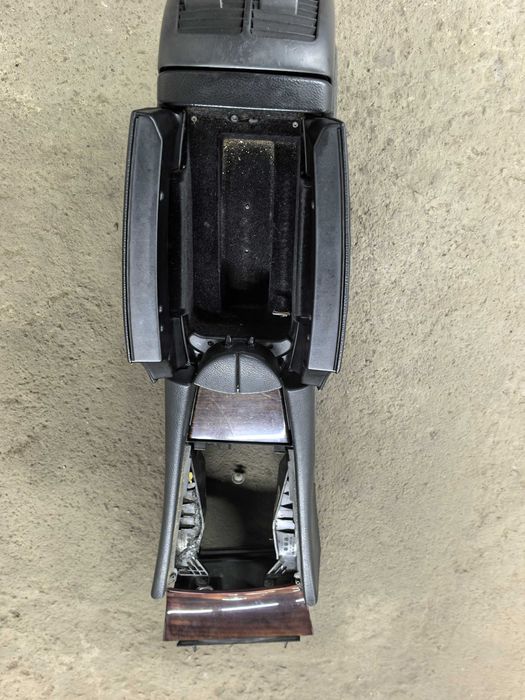 Подлокотник с пепельницей Мерседес 211