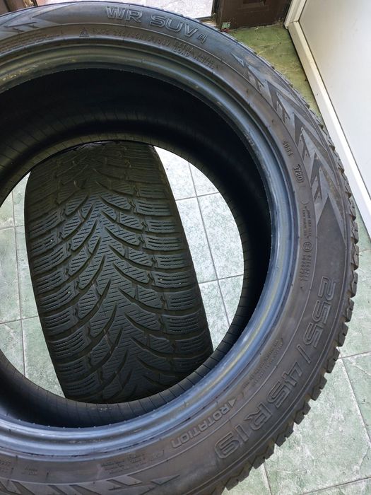 Anvelope desperecheate 255/45 R19 Nokian și 225/40 R19 Continental RFT