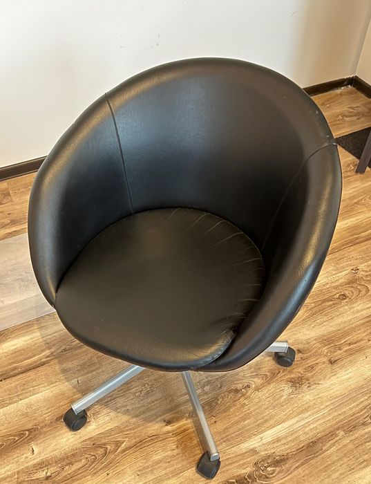 Scaun tip scoică, de birou, foarte confortabil