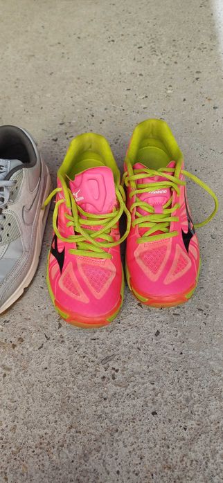 Маратонки Найк и Мезуно