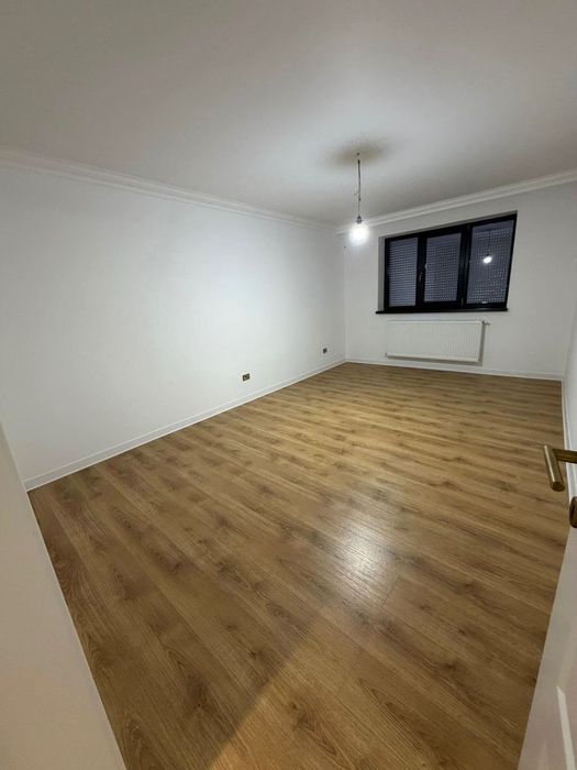 Apartament 3 camere modern, decomandat, complet renovat – etaj 2, Focșani