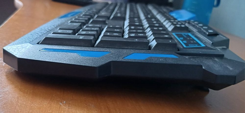 Безжична клавиатура с мишка(комплект)