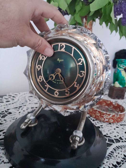 Ceas de masă mecanic