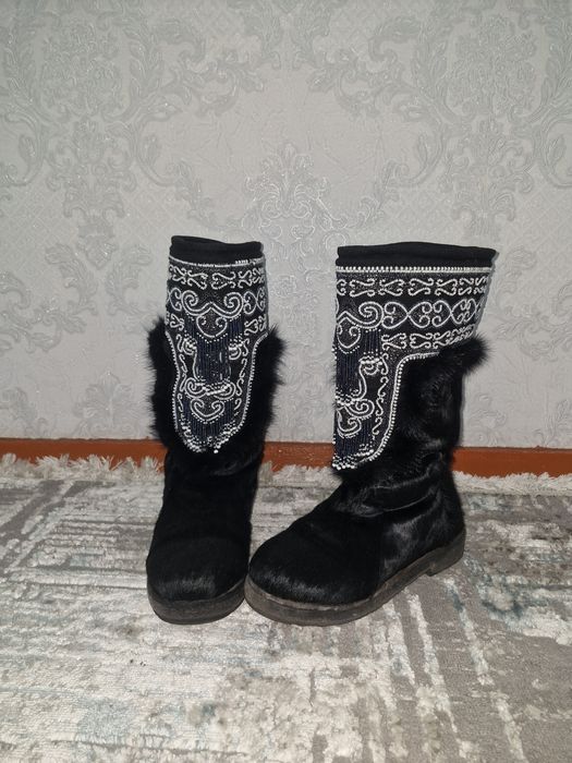 Уги оленьей шкуры,ручной работы