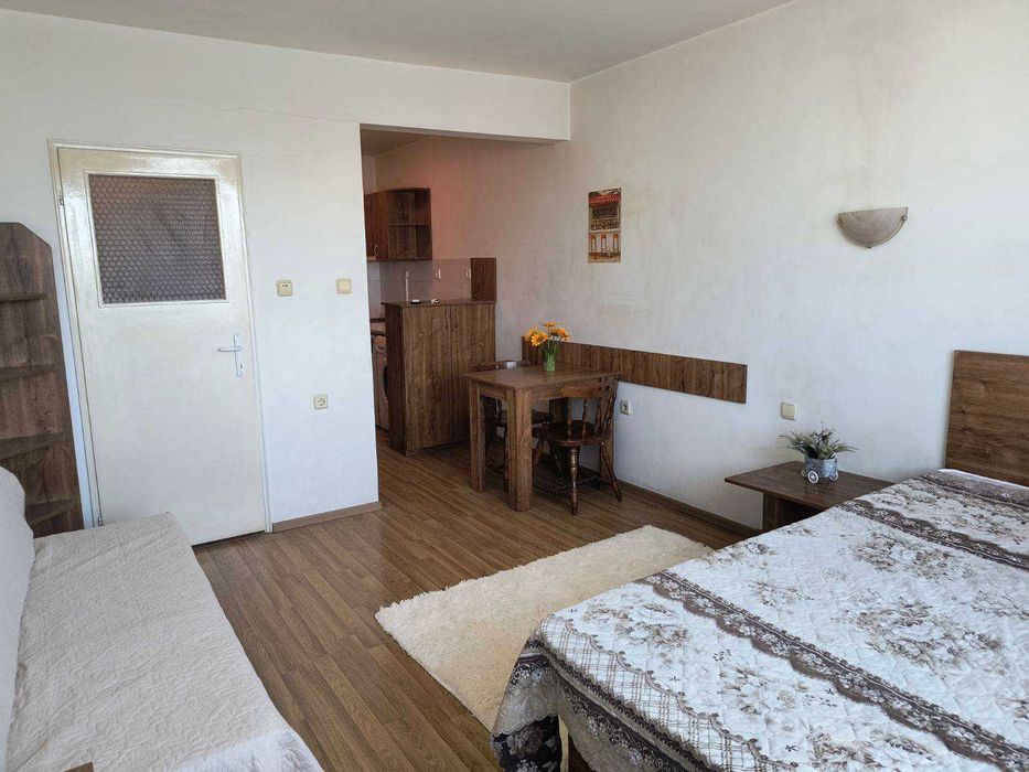 Дава се под наем Едностаен апартамент в Варна, Колхозен пазар - 30 кв.м за 306 € - Снимка #1