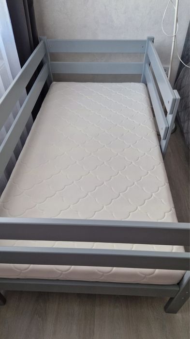 Пррдам детскую кроватку