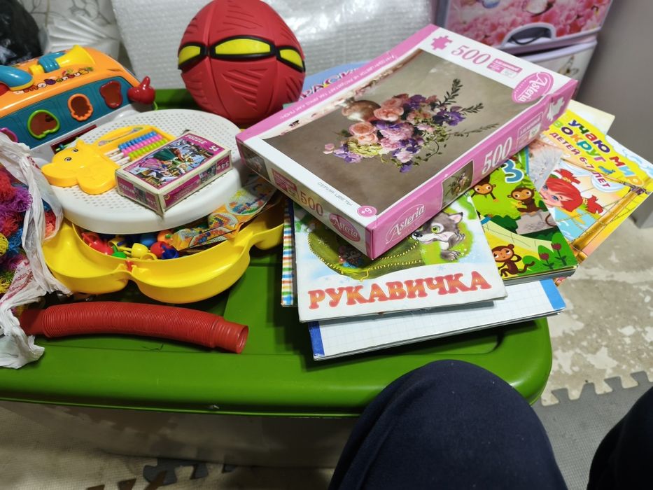 Отдам игрушки, развивашки, пазлы