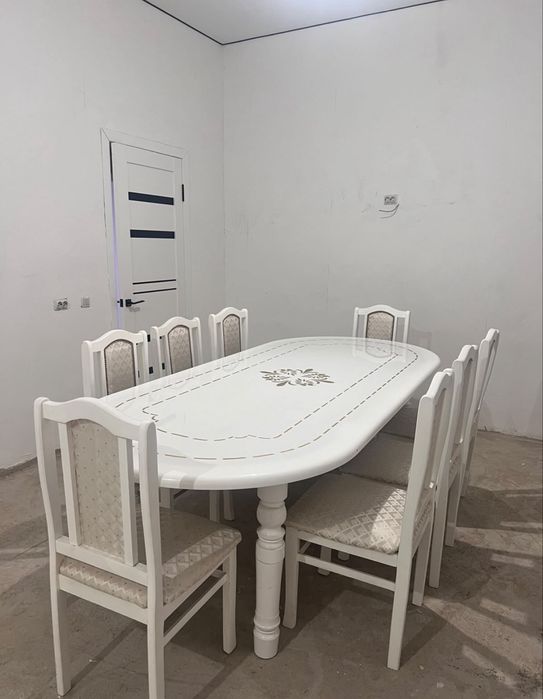 Стол 8 адамдық