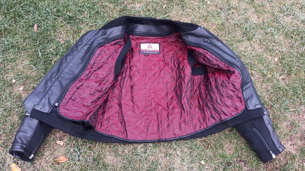 Vând geaca moto ICON Accelerant