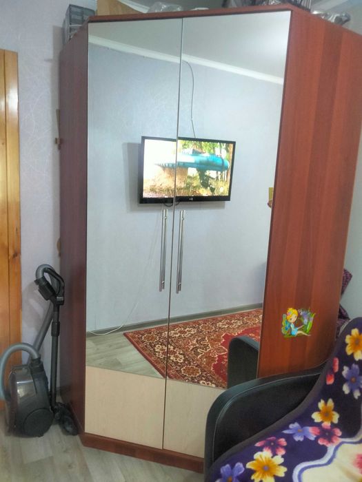 Продам шкаф угловой.