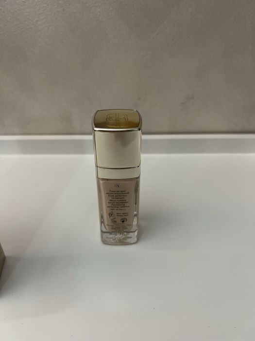 Fond de ten Dior