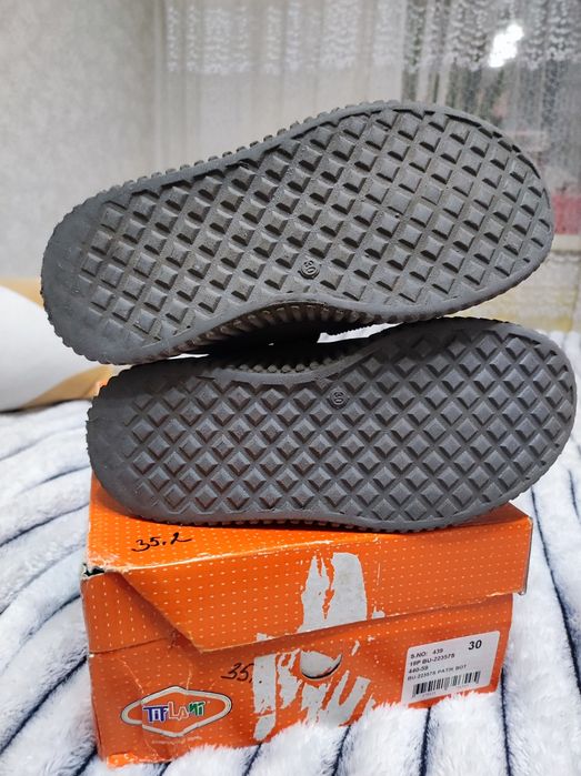 Продаю весенние ботинки