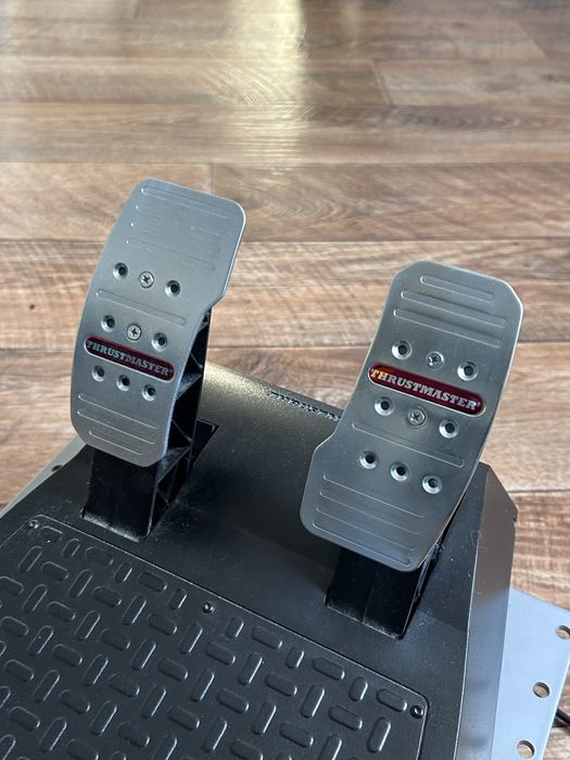 Продам игровое кресло руль playseat