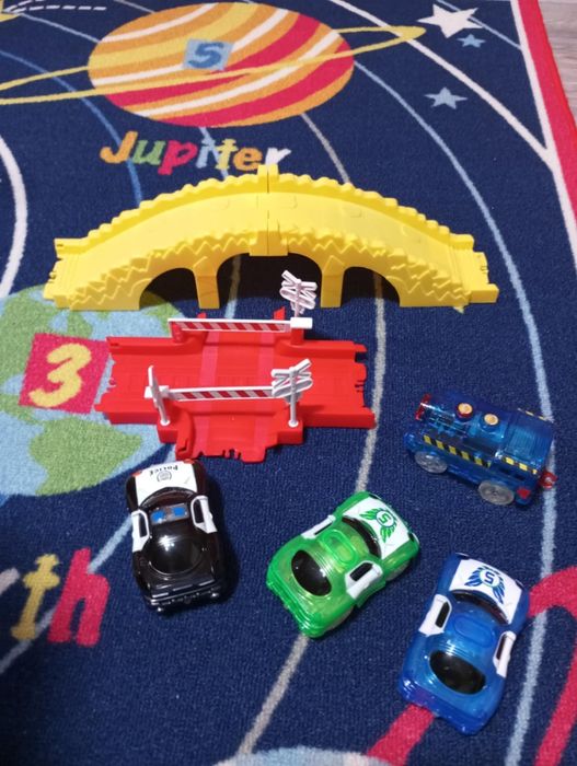 Гиляма писта с колички, кръстопът, лупинки, обръщачи, мостове и тнк