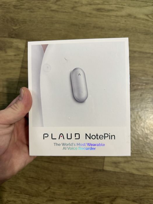 Диктофон PLAUD NOTEPin серебристый